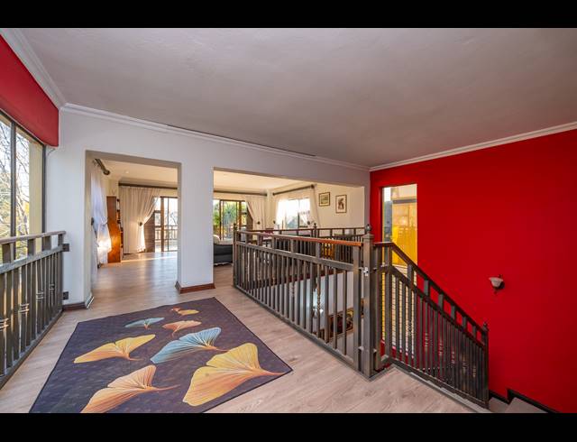 6 BEDROOM FREEHOLD FOR SALE IN ROBIN HILLS